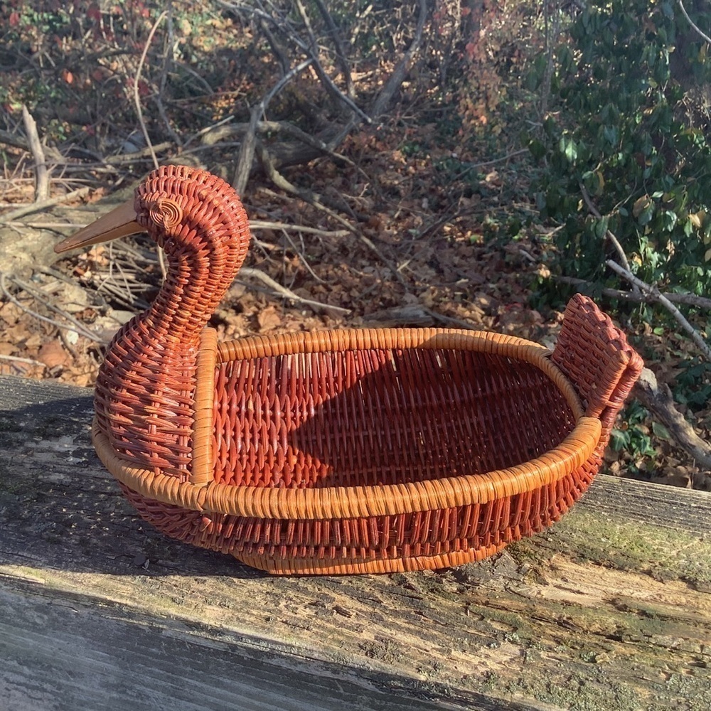 Two Vintage Chicken Baskets Wicker Home Decor - Picture 4 of 4